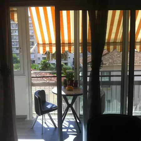 Les Palmiers Apartament *